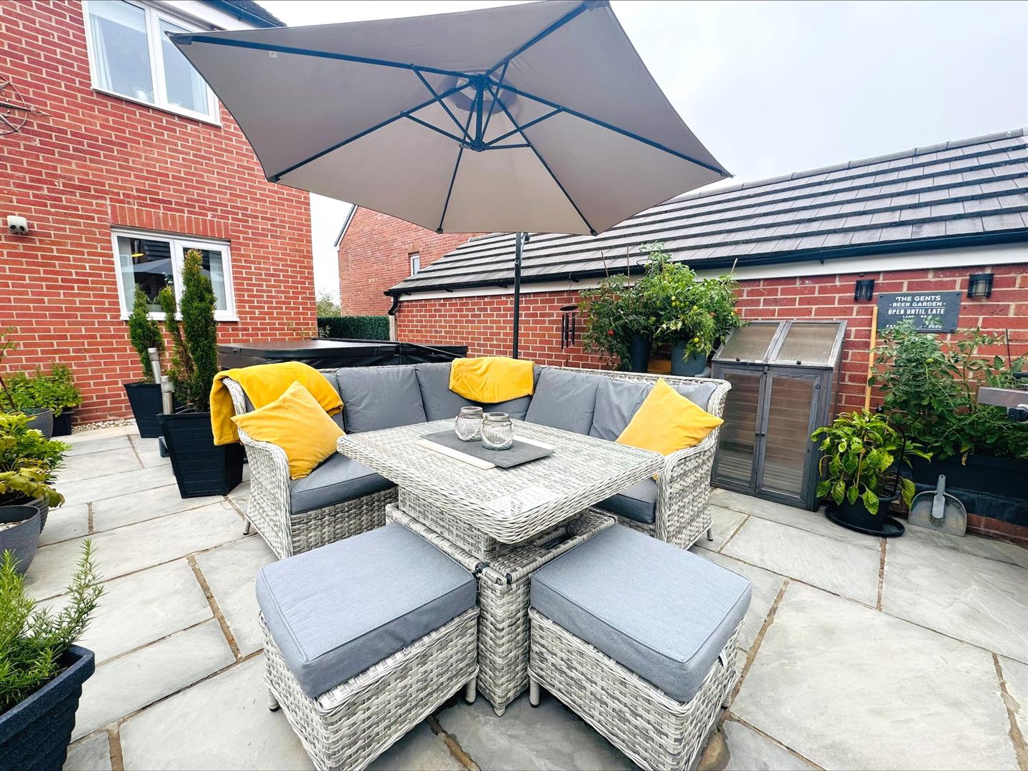 Clos Y Nant, Carway, Kidwelly, SA17 4JH